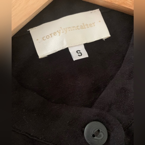 CoreyLynnCalter cropped button down cinched top - Picture 3 of 7